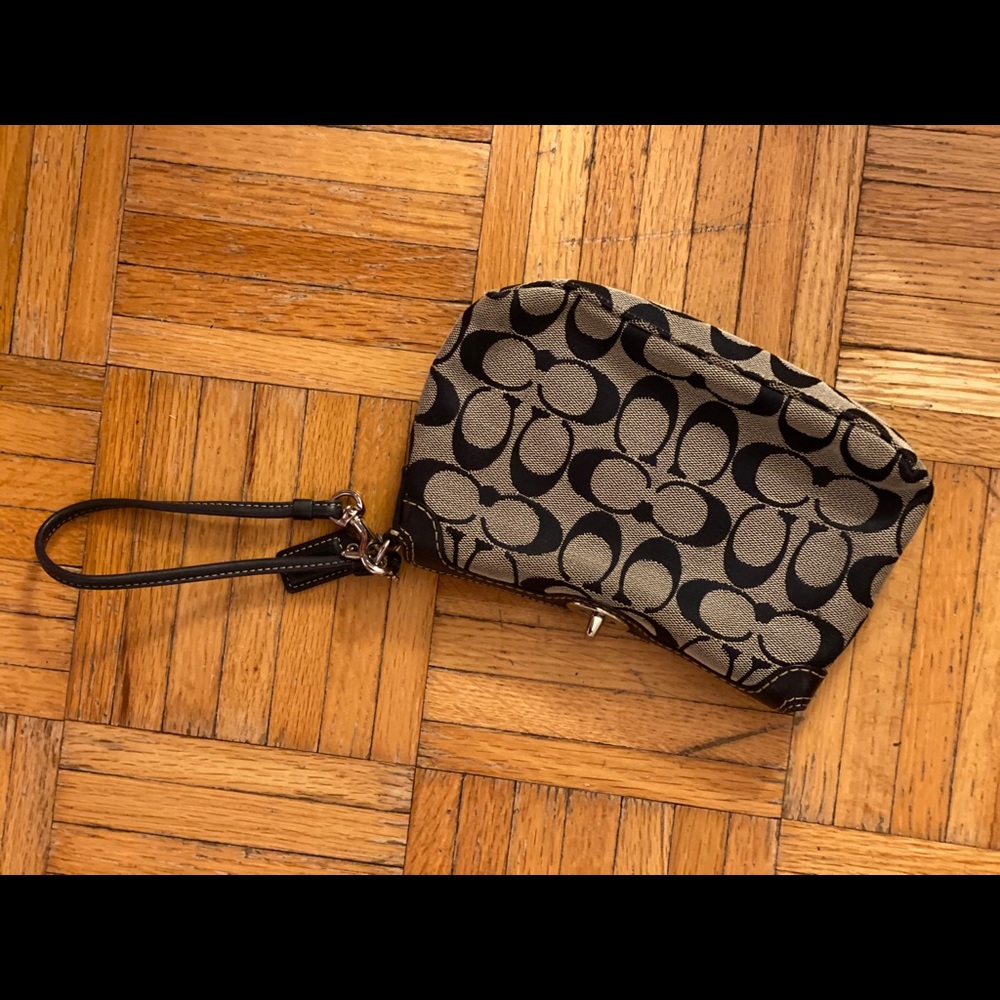 Navy & gray wristlet with silver clasp - like new!